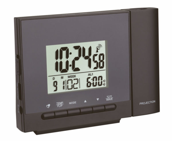 Projectiewekker TFA Zwart met vaste projector. de tijd, alarm, dag, datum en weeknummer staan afgebeeld op het beeldscherm met backlight.