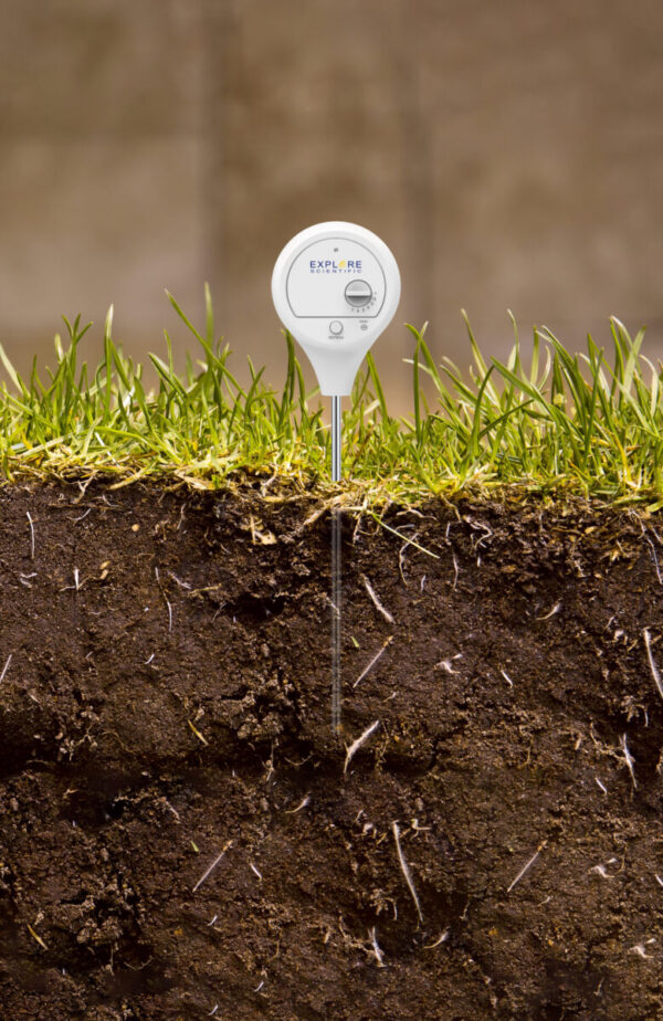 Explore Scientific bodemsensor van Bresser in de grond met gras