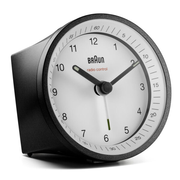 Braun Classic Clocks BC07BW-DCF zwart witte wekker met verlichting, de wijzers en cijfers zijn zwart en de wijzerplaat is wit. met seconden en seccondewijzer.