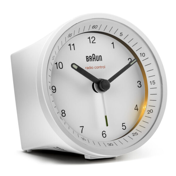 Braun Classic Clocks BC07W-DCF witte ronde wekker met zwarte cijfers en wijzers. met verlichting rechtsonder.