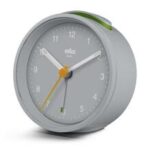 Braun Classic Clocks BC12G grijze matte wekker met witte details.
